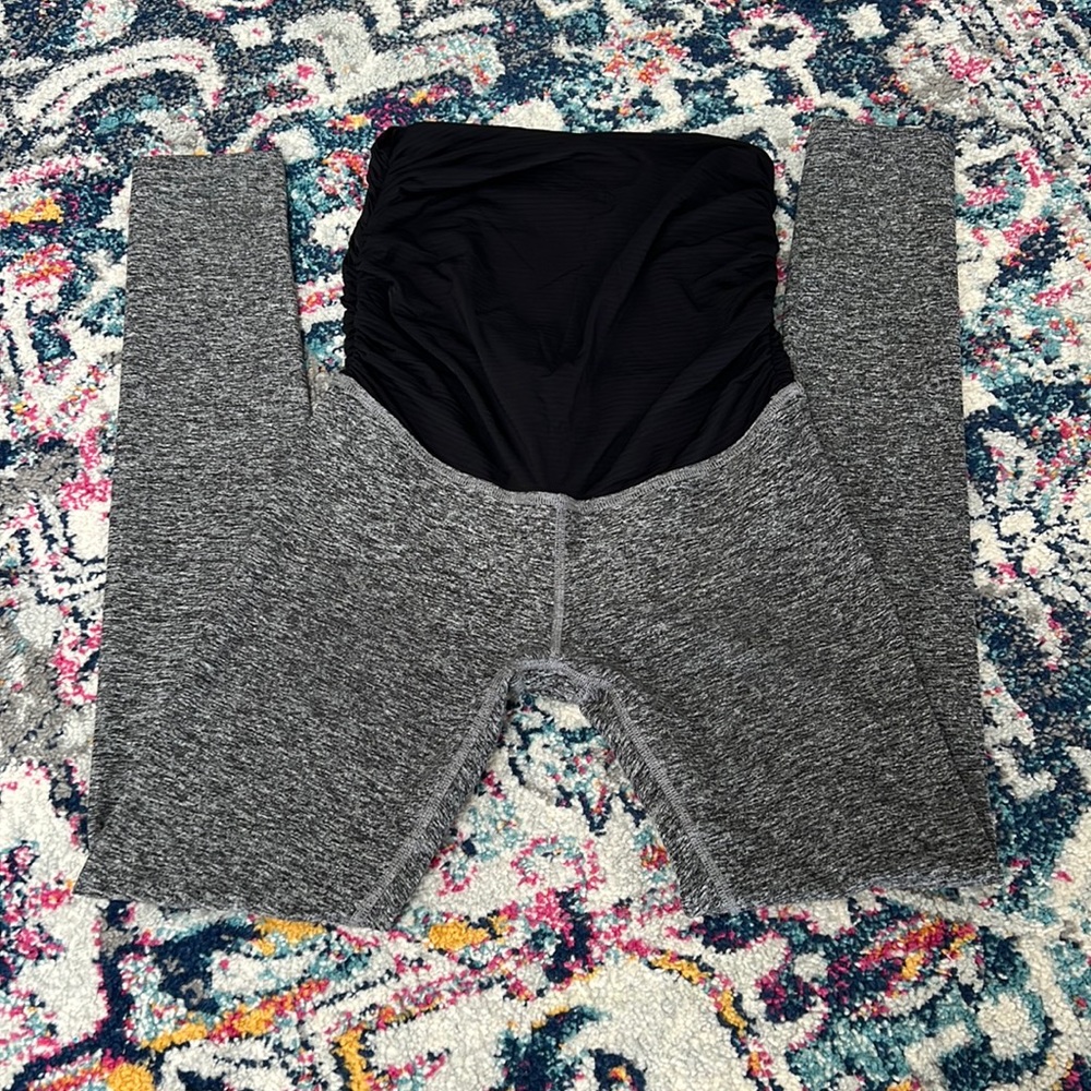 Excellent maternity Beyond the Bump Yoga Leggings Size Small